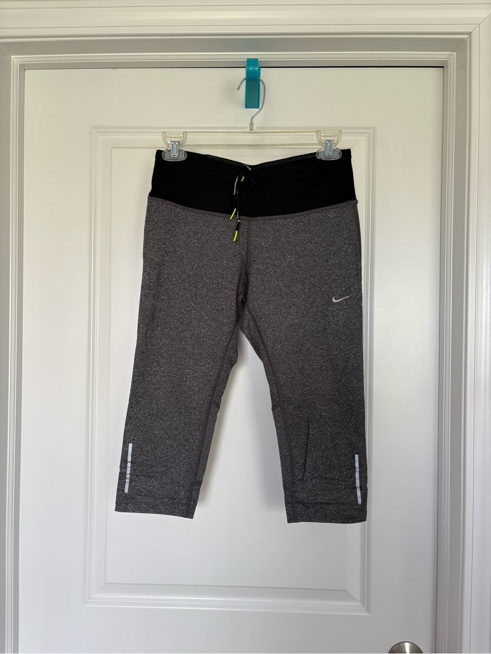 Nike women’sGray and Black Capri Leggings